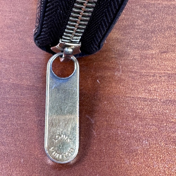 LOUIS VUITTON Damier Ebene Zippy Wallet
Long Wallet CA3112 - Picture 7 of 15